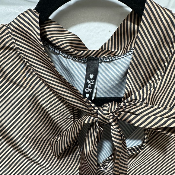 Gold full sleeves top with a knot ✨👚 - Picture 3 of 4